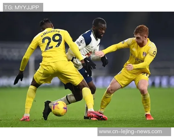 欧冠激战：AC米兰与巴黎圣日耳曼战平乌龙球成比赛转折点解析